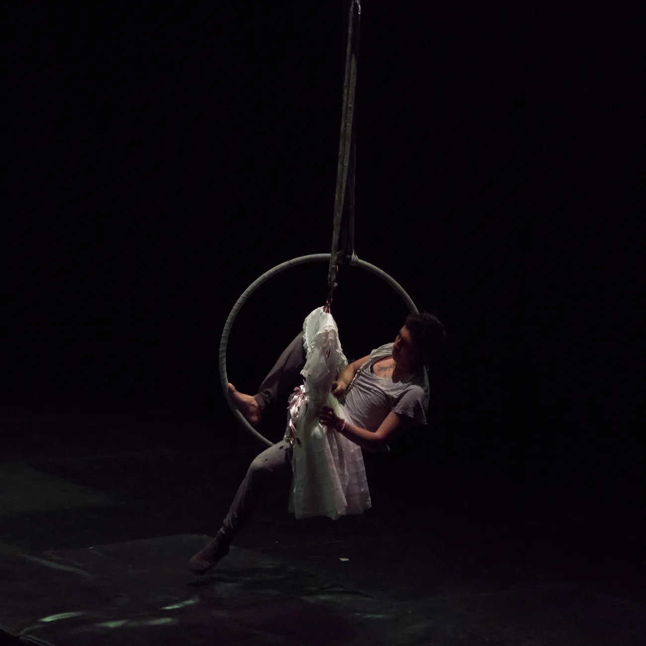 Suspensión — Artista aérea